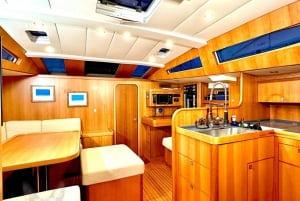 Barcelone : Excursion en voilier privé sur un yacht de luxe
