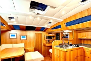 Barcelona: Luxury Yacht Private Sailing Tour