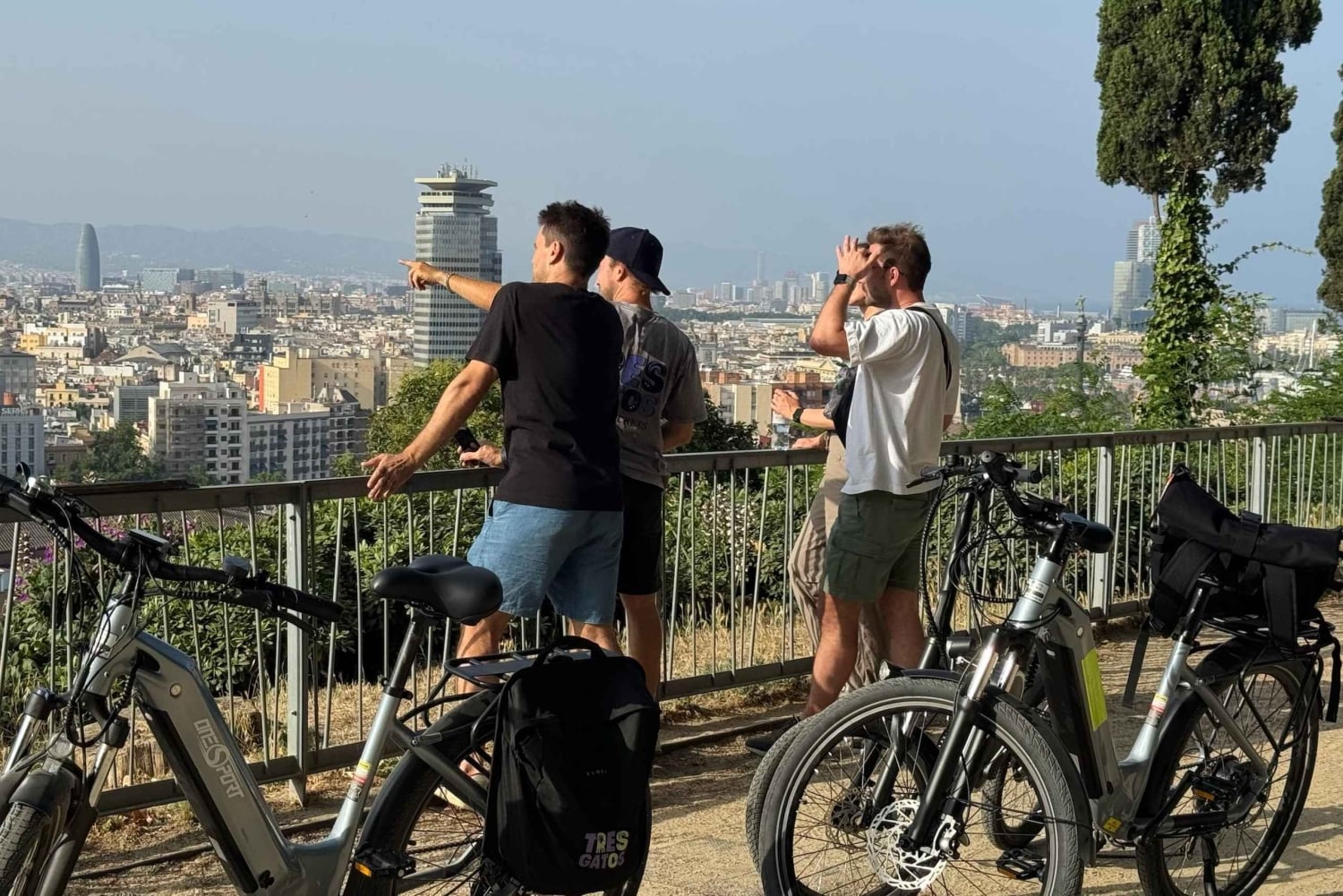 バルセロナ：モンジュイックの絶景と城を巡るe-バイクアドベンチャー