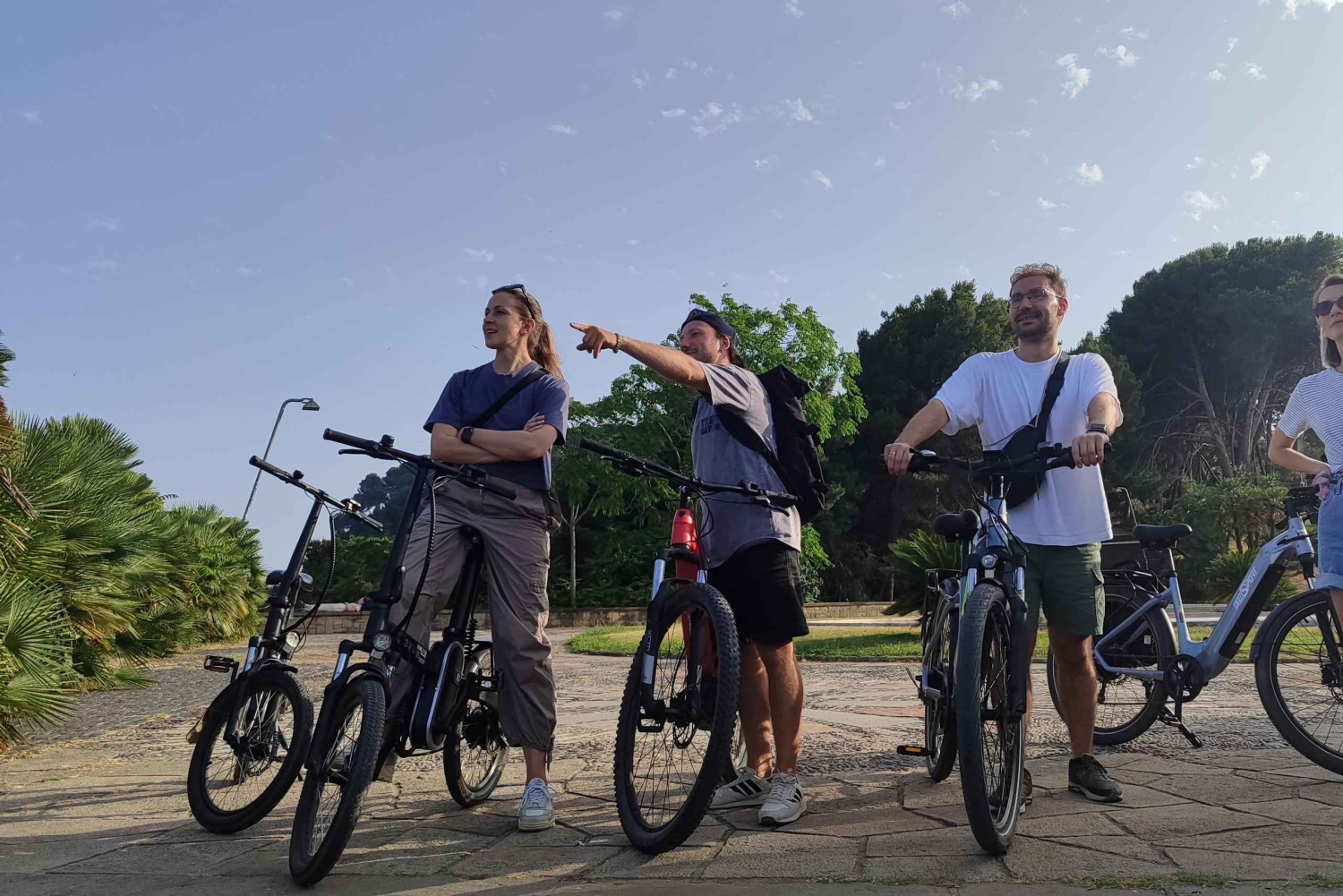 バルセロナ：モンジュイックの絶景と城を巡るe-バイクアドベンチャー