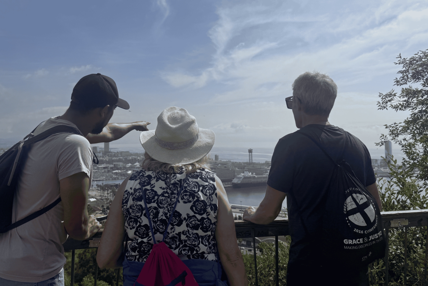 Barcelona: tour por Montjuïc con una copa de vino