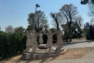 Barcelona: wycieczka po Montjuïc z kieliszkiem wina