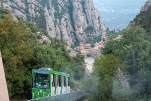 Barcellona: Montserrat, Madonna Nera, ferrovia a cremagliera e liquori