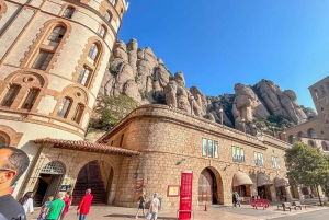 Barcellona: Montserrat, Madonna Nera, ferrovia a cremagliera e liquori