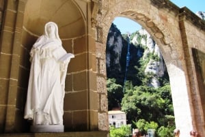 Барселона: Монсеррат, Черная Мадонна, зубчатая железная дорога и ликеры