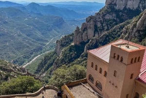 Барселона: Монсеррат, Черная Мадонна, зубчатая железная дорога и ликеры