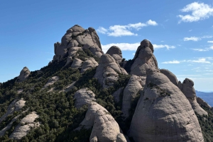 Barcelona: Montserrat Excursión Temprana - Teleférico, Abadía y Senderismo