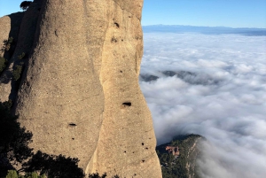 Barcelona: Aftentur til Montserrat, vandring og klostret