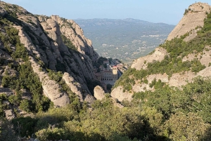 Barcelona: Aftentur til Montserrat, vandring og klostret