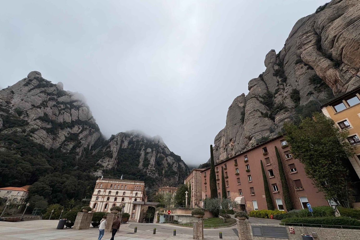 Barcelona: Montserrat-Abendtour, Wandern und Knabenchor