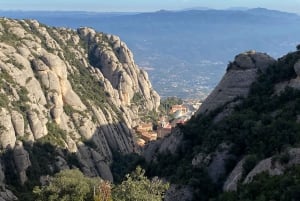 Barcelona: Caminhada em Montserrat, Natureza e Mosteiro, Semi-Privado