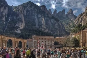 Barcellona: Escursione a Montserrat e visita al monastero