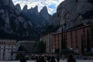 Barcelona: Guidet tur til Montserrat-klosteret og naturparken