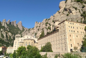 Barcellona: tour guidato del monastero e del parco naturale di Montserrat