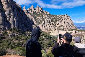 Barcellona: tour guidato del monastero e del parco naturale di Montserrat