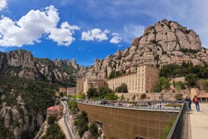 Barcellona: tour guidato del monastero e del parco naturale di Montserrat