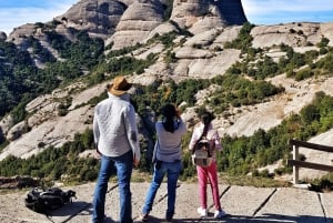 Barcelona: tour privado de Montserrat para familias y amigos