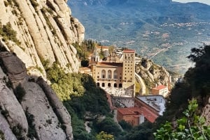 Barcelona: tour privado de Montserrat para familias y amigos