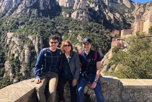Barcelona: Montserrat Private Trip with Cable Car and Lunch