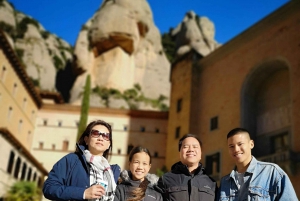 Barcelona: Montserrat Private Trip with Cable Car and Lunch
