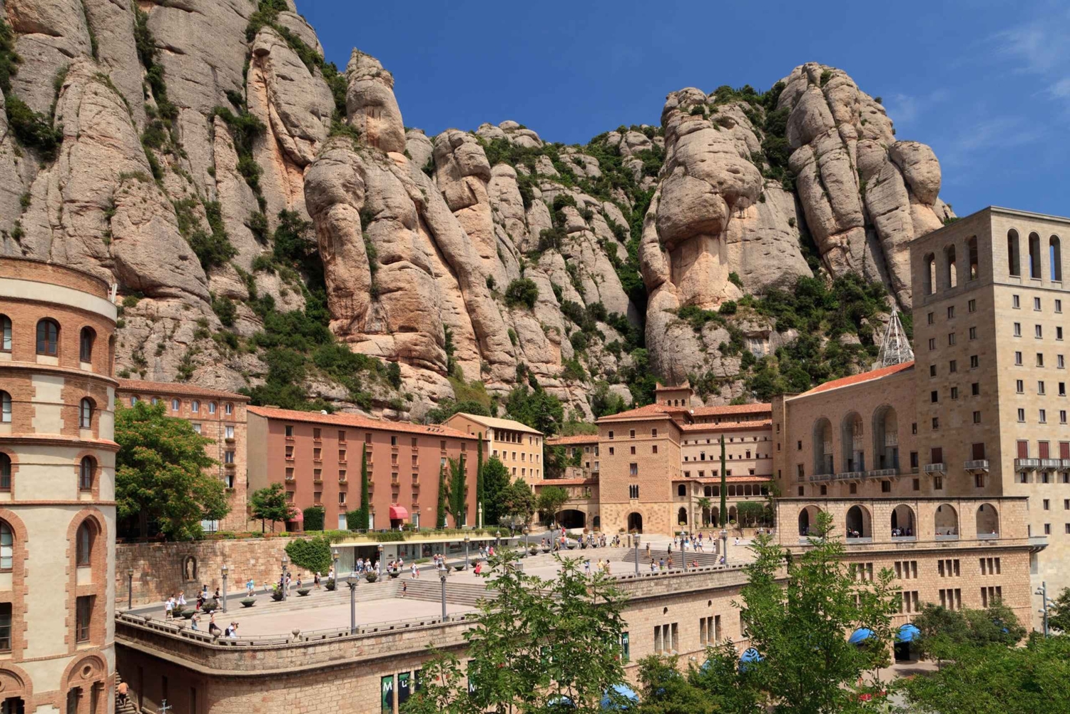 Барселона: экскурсия по Монсеррат и Саграда Фамилия