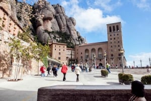 Depuis Barcelone : visite de Montserrat avec train à crémaillère et Vierge Noire