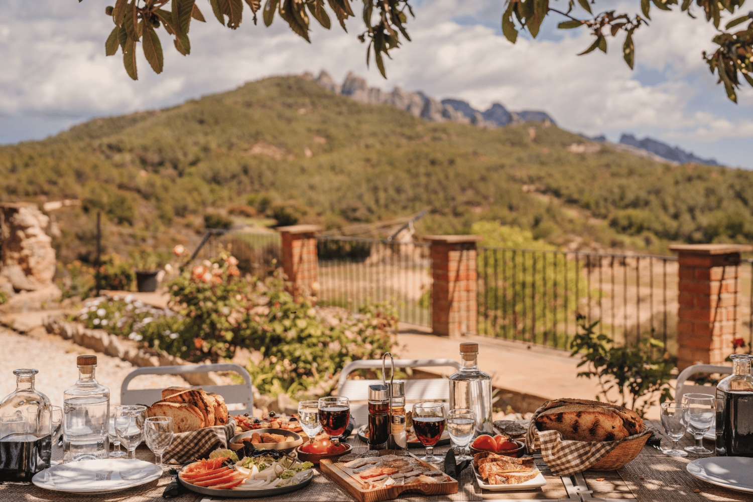 Барселона: посещение Монсеррата и обед в фермерском доме для небольшой группы