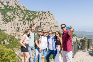 Barcelone : Montserrat, visite d'un vignoble et déjeuner avec dégustation de vin