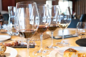 Barcelone : Montserrat, visite d'un vignoble et déjeuner avec dégustation de vin