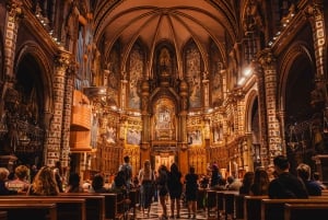 Barcellona: Montserrat con opzioni per cantine, pranzi e treni