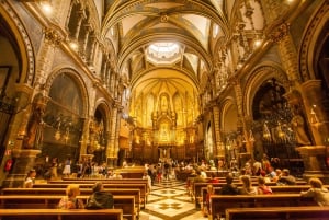 Barcelona: Montserrat with Winery Visit and Farmhouse Lunch