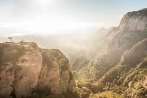 Barcelona: Montserrat with Winery Visit and Farmhouse Lunch