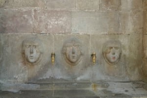 Barcelona: Tour a pie de las leyendas del Barrio Gótico con tapas