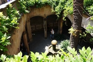 Barcelona: Tour a pie de las leyendas del Barrio Gótico con tapas