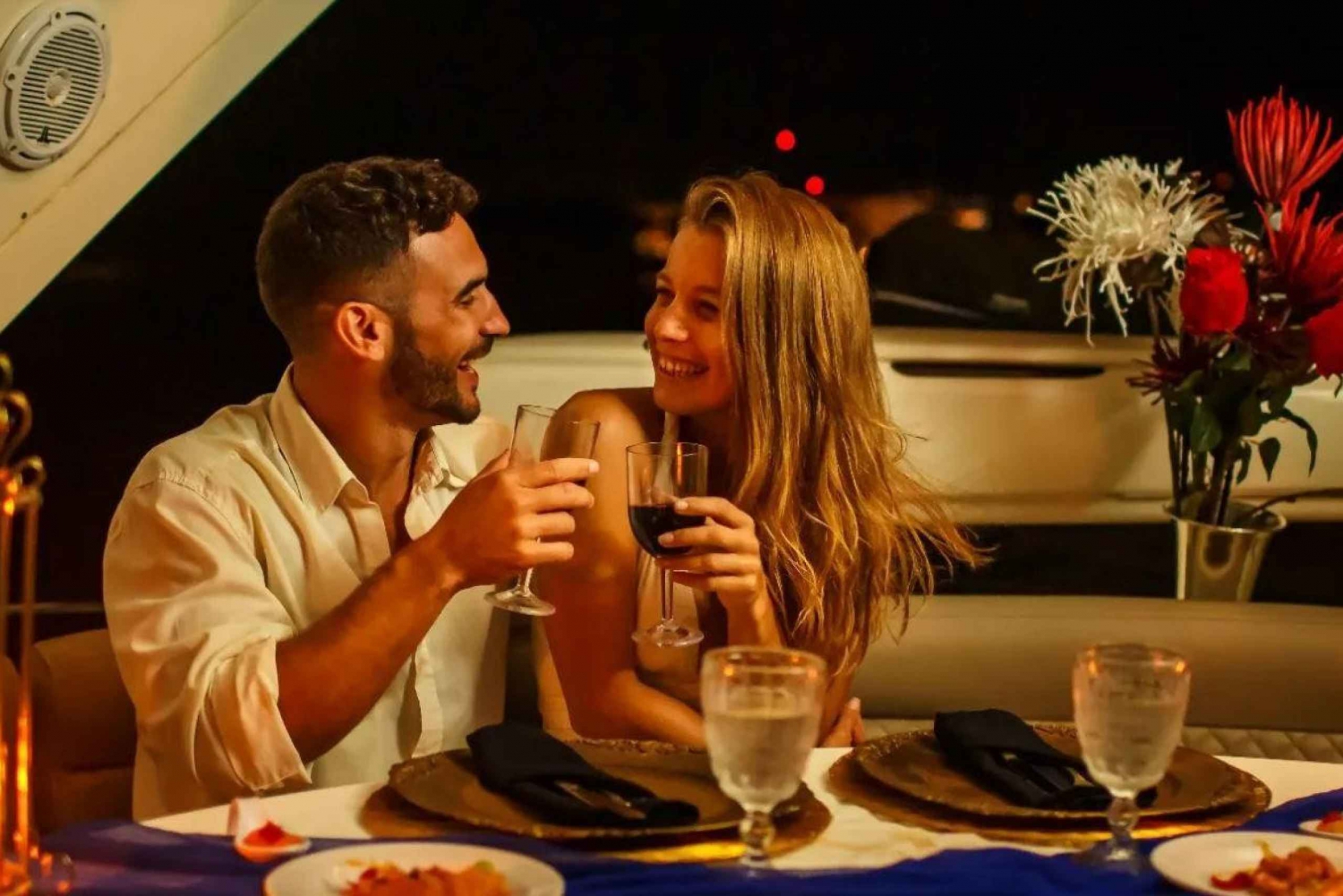 Barcelona: Night on a private Yatch with romantic dinner