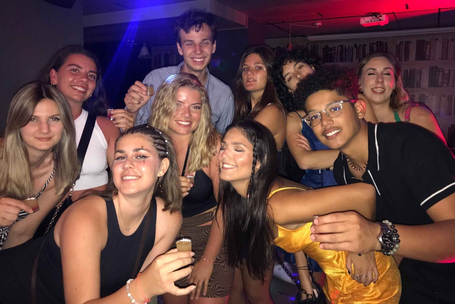 Visite nocturne à pied de Barcelone et pass VIP pour la nuit