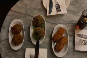 Barcelona: Old Town Evening Tour with Tapas and Drinks