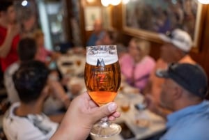 Barcelona: Old Town Evening Tour with Tapas and Drinks