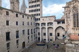 Barcelona: Old Town Private Walking Tour of Past and Present