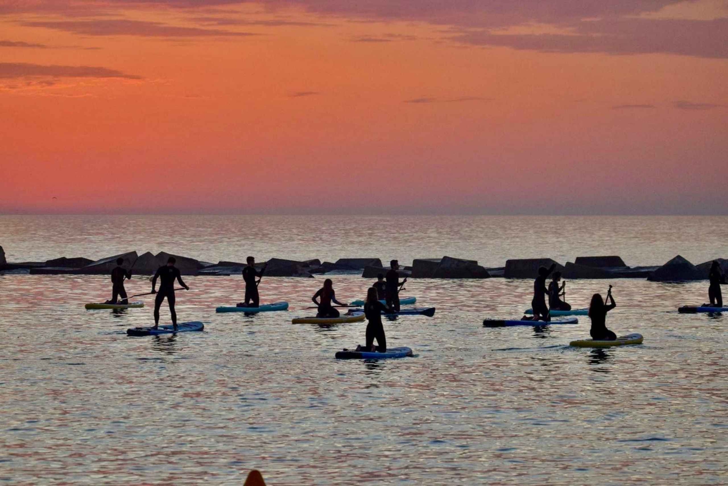 Barcelona: Paddleboard al Amanecer. Inc.: profesor, fotos, material