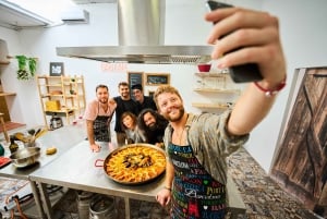 Barcellona: Corso di paella e sangria, visita al mercato e tapas