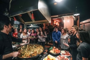 Barcellona: Esperienza di cucina della paella e tour del mercato della Boqueria