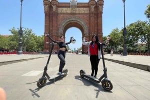Barcelona: Panoramic eScooter Tour