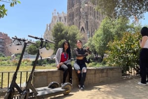 Barcelona: Panoramic eScooter Tour