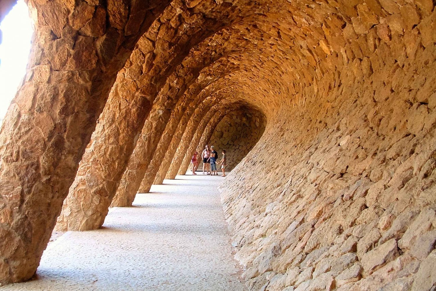 Barcelona & Park Güell: Private Half-Day Tour with Pickup