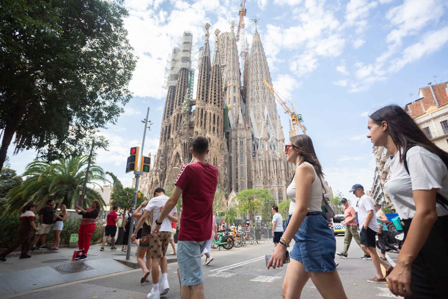 Barcelona: Park Güell & Sagrada Familia Guided Tour