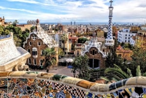 Barcelone : Visite guidée du Parc Güell et de la Sagrada Familia