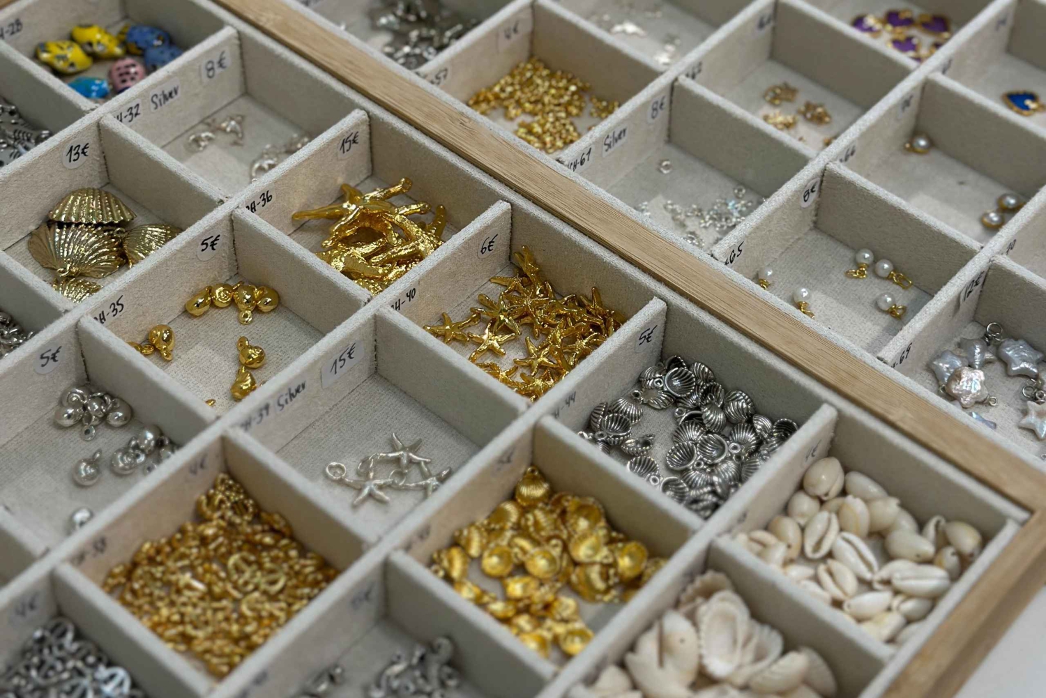 Barcelona: Pulseiras personalizadas permanentes com pingentes