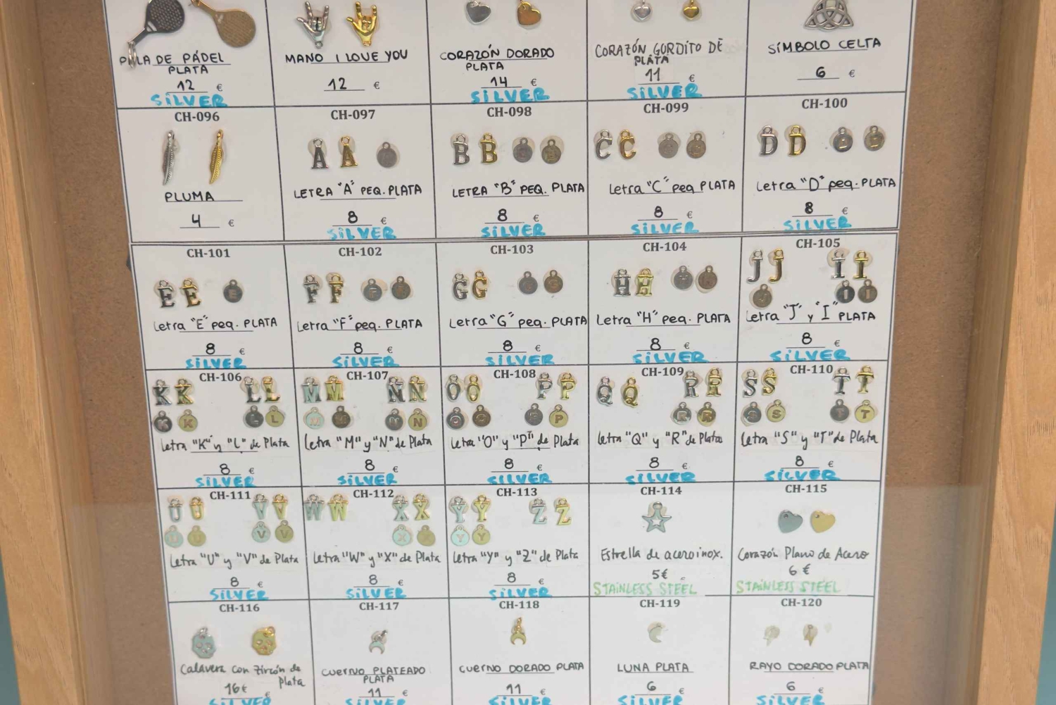 Barcelona: Pulseiras personalizadas permanentes com pingentes