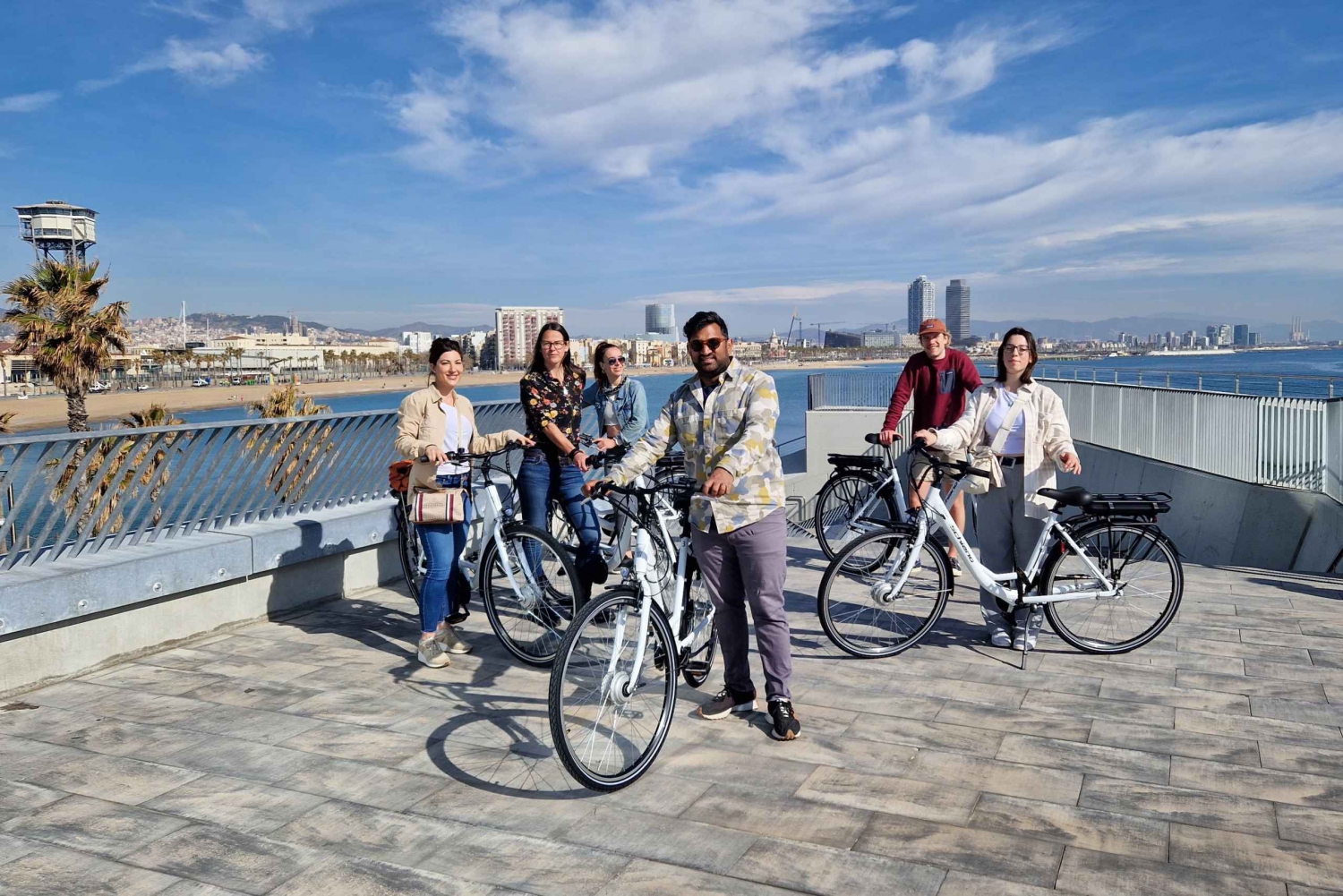 Circuit de 4h en petit groupe à vélo électrique pour découvrir les photos de Barcelone